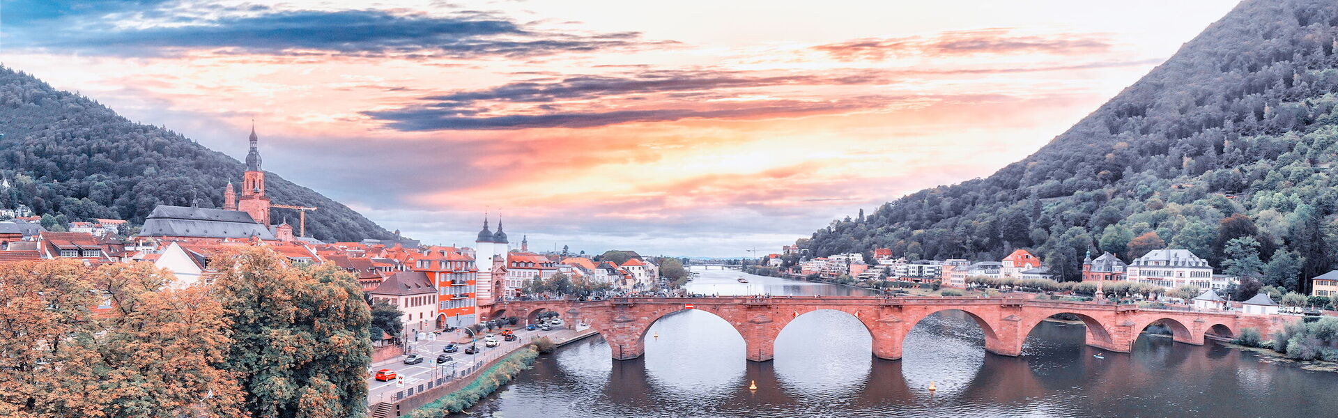 Altstadt, Neckar und Karl-Theodor-Brücke von Heidelberg.