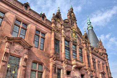 Gebäudefassade der Universität Heidelberg.