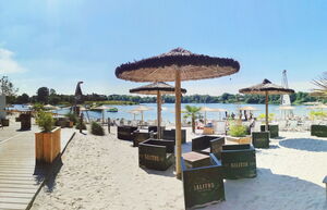 Beach Lounge Bereich von NORTH BOUND Aurich Beach & Wake für ein Floßbau Teamevent/Teambuilding/Betriebsausflug mit bo events