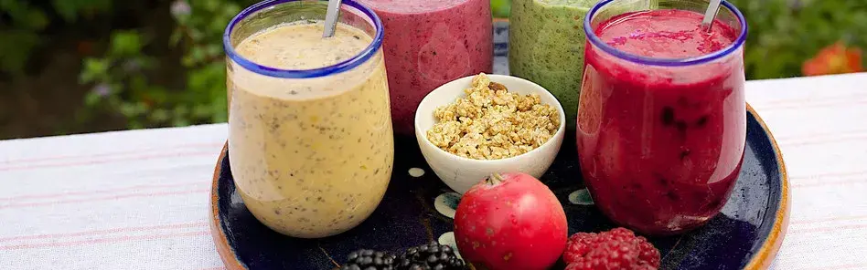 Fertige leckere und natürlich gesunde Smoothies.